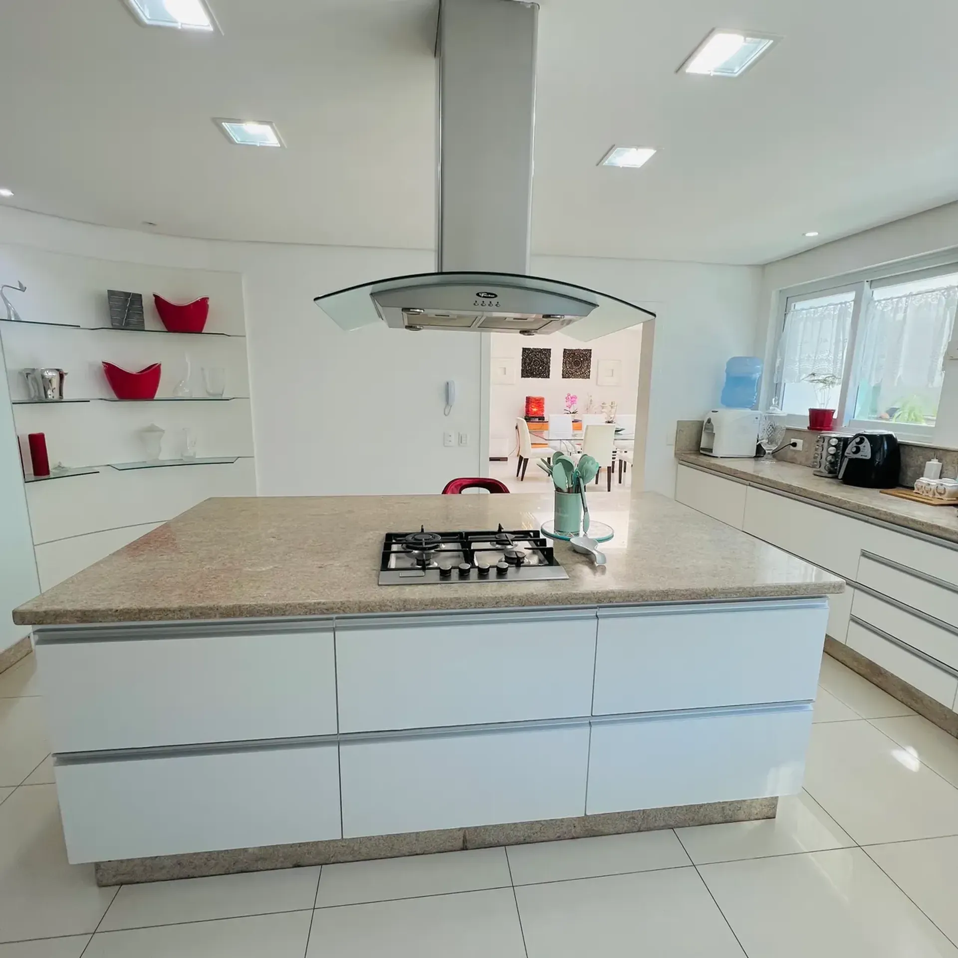 Furnished house with 7 bedrooms and open kitchen — photo 46