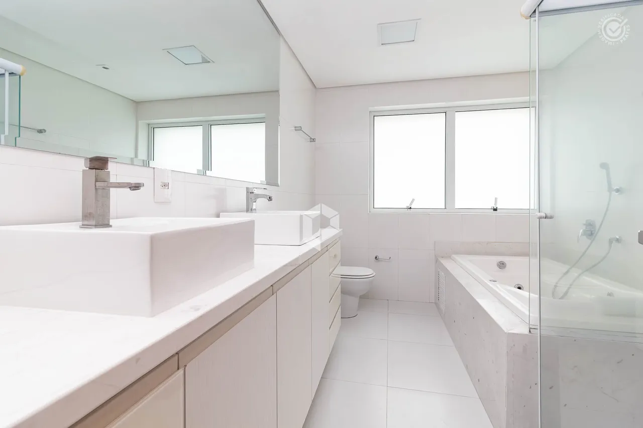 3 en-suite bedroom apartment with 3 parking spots 426 m² — photo 11