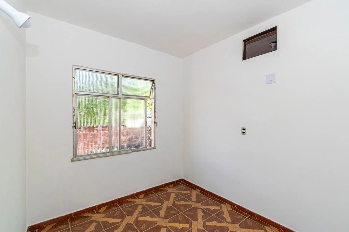 Unfurnished 2-bedroom house with fitted kitchen cabinets — photo 21