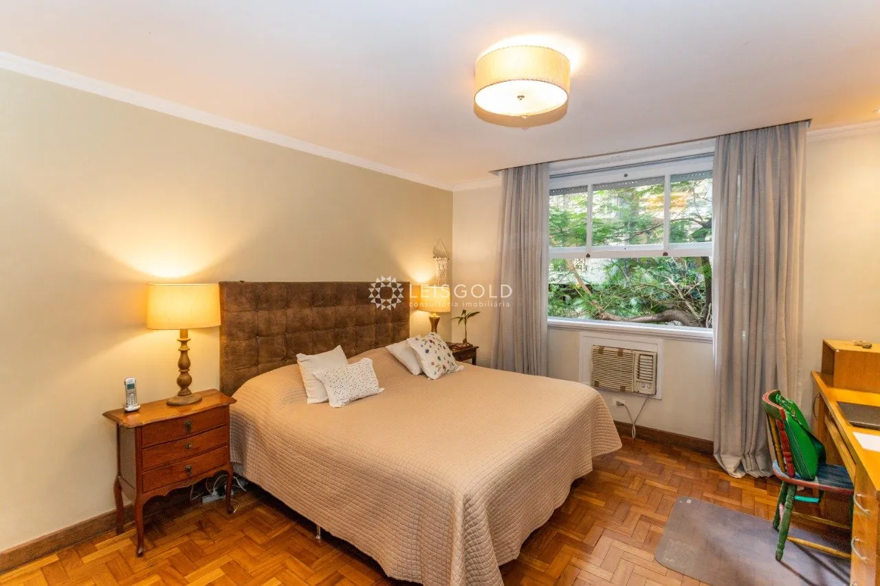 Home office in a 4-bedroom apartment, 220 m² — photo 21