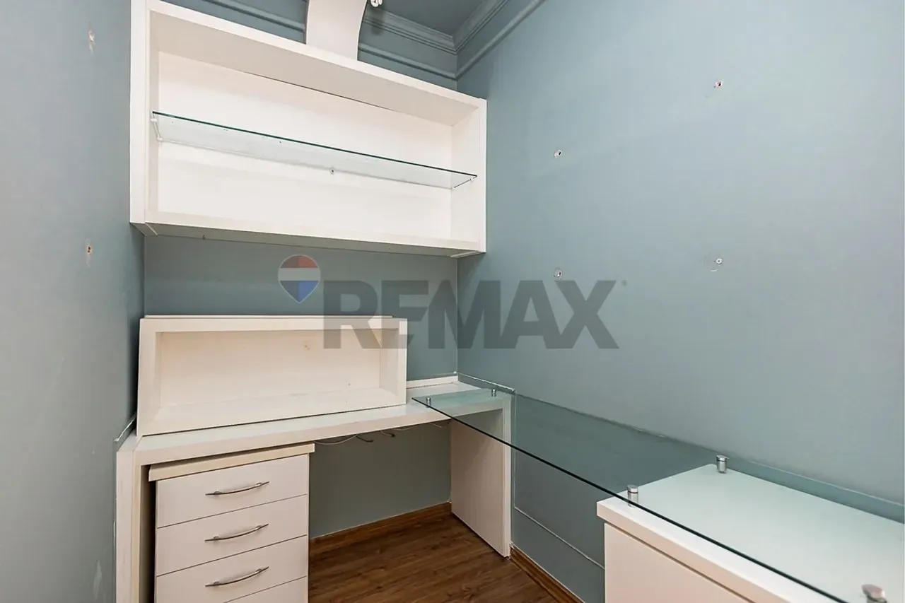 Home office in a 3-bedroom apartment, 181 m² — photo 12