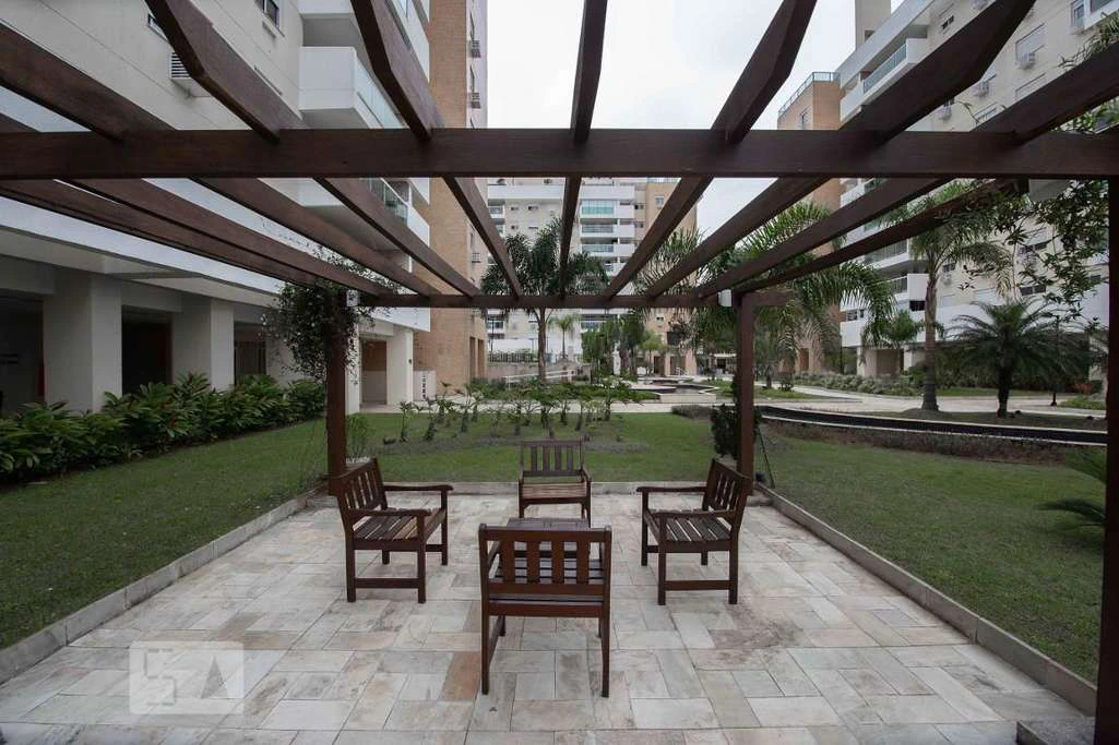 164 m² apartment with 3 bedrooms and a balcony — photo 28