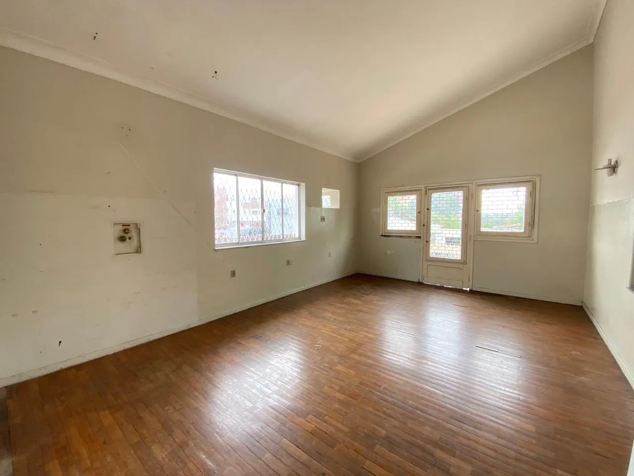 Unfurnished house with 5 bedrooms and 621 m² — photo 17