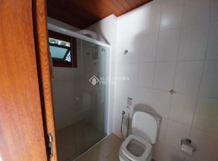 1-bedroom apartment with a compact kitchenette area — photo 7