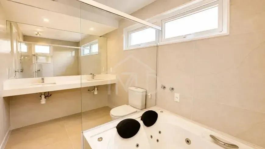 House with 4 bedrooms and 5 bathrooms, 360 m² — photo 20