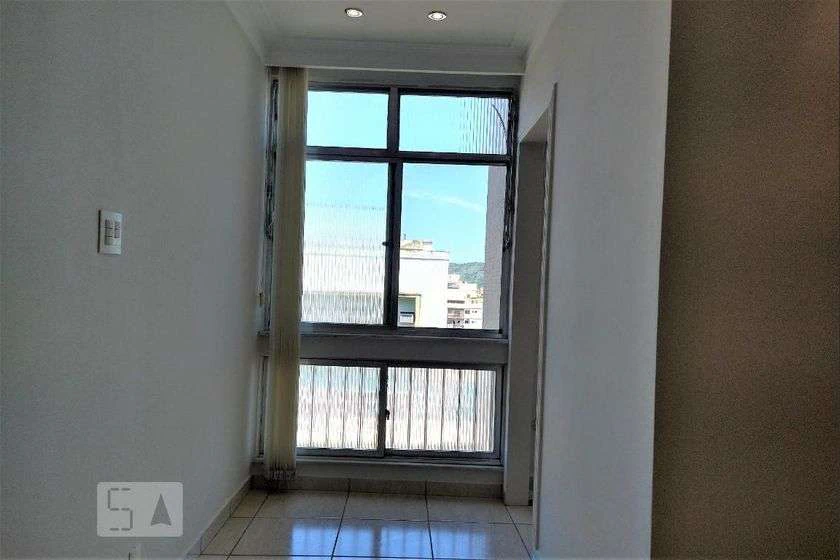 Невелика квартира з 2 спальнями 55 м² і окремою кухнею — photo 11