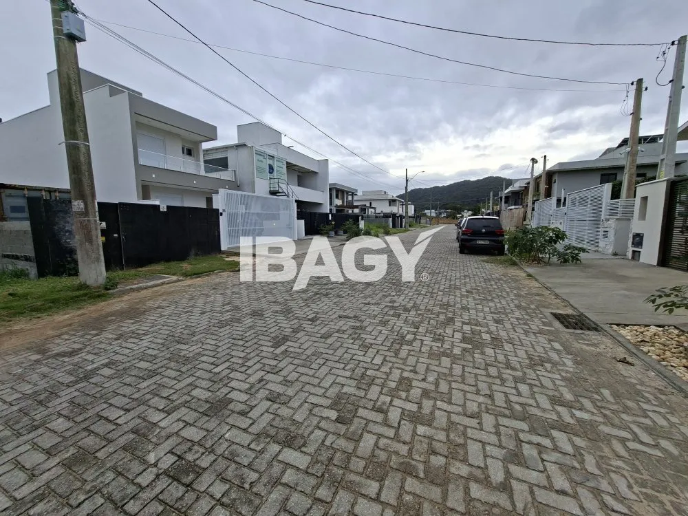 House with 3 en-suite bedrooms and 2 parking spots — photo 28