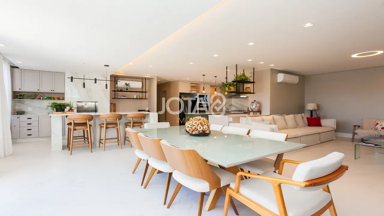 Furnished 220 m² apartment with 3 en-suite bedrooms — photo 6