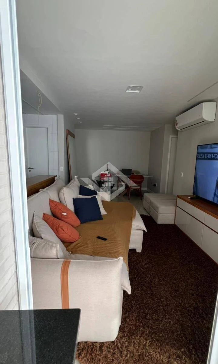 Furnished 2-bedroom apartment with glassed balcony — photo 10
