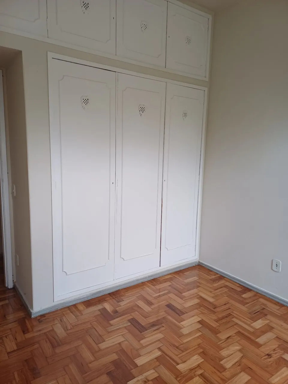 3-bedroom apartment with laundry area and 2 bathrooms — photo 3