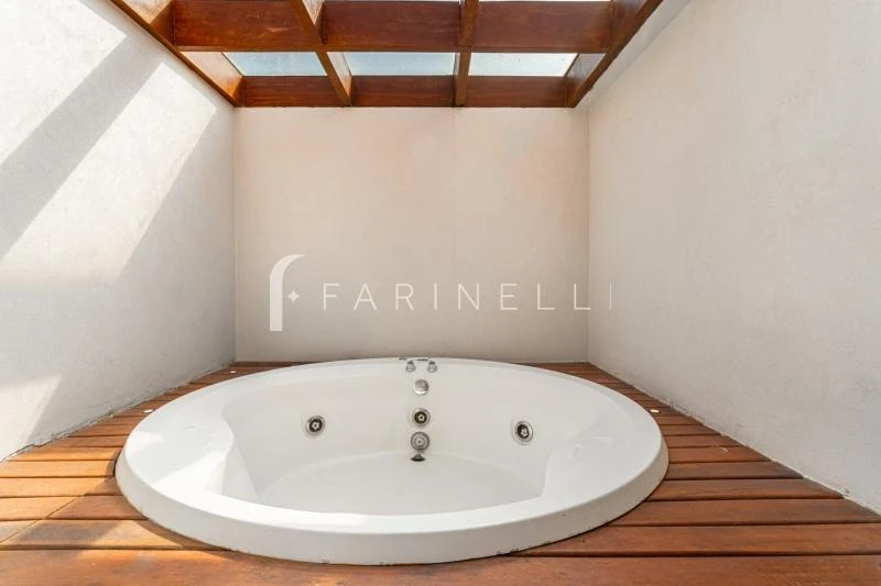 Furnished duplex apartment with 1 bedroom and 3 bathrooms — photo 21