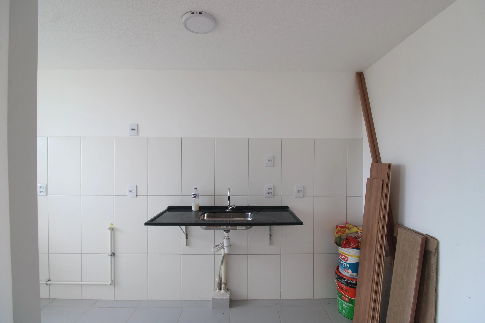 Unfurnished 2-bedroom apartment with balcony and private garden — photo 24