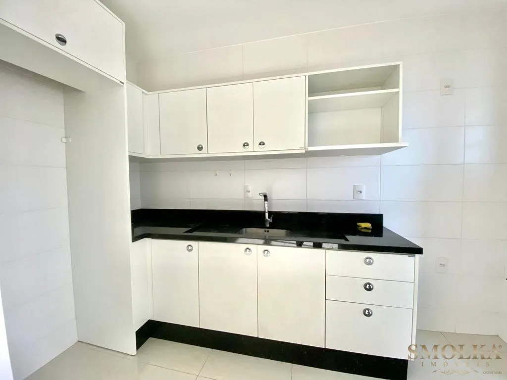 Apartamento en alquiler anual con 3 dormitorios y suite