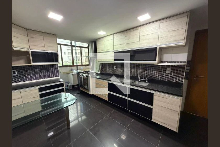 166 m² apartment with 4 en-suite bedrooms and enclosed balcony — photo 15