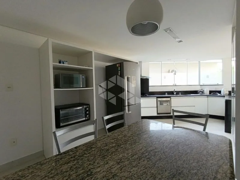 Furnished house, 222 m², with a bathtub — photo 29