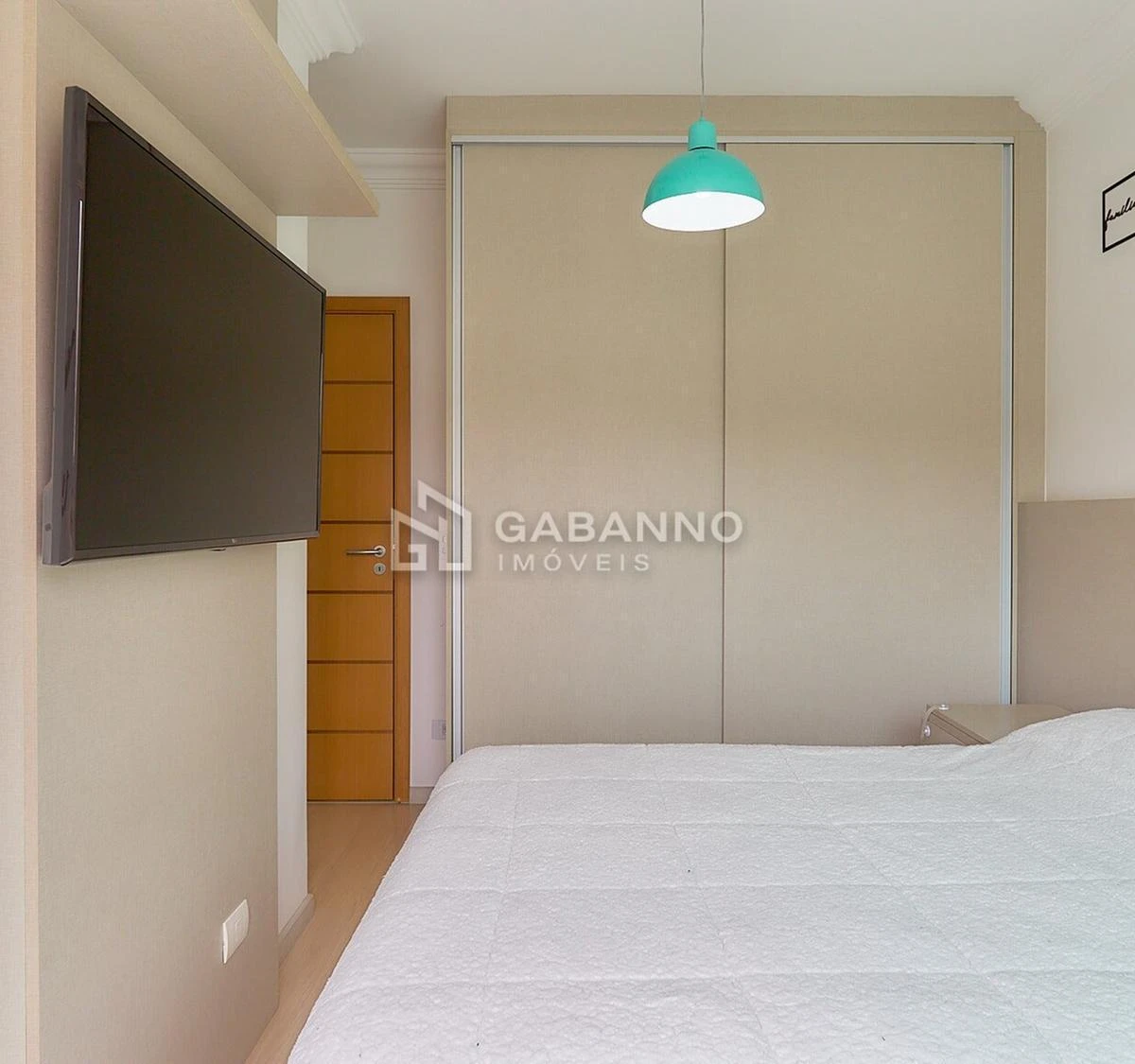 Furnished apartment, 69 m², with a glass-enclosed balcony — photo 14