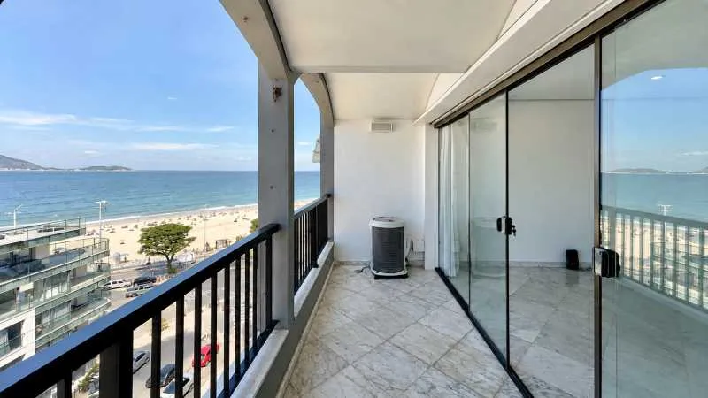 3-bedroom apartment with 2 suites and a balcony