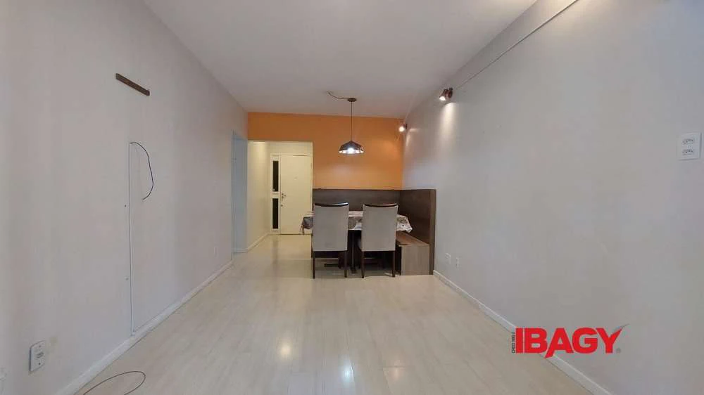 Apartamento de 102 m² con 3 dormitorios y 1 plaza — photo 2