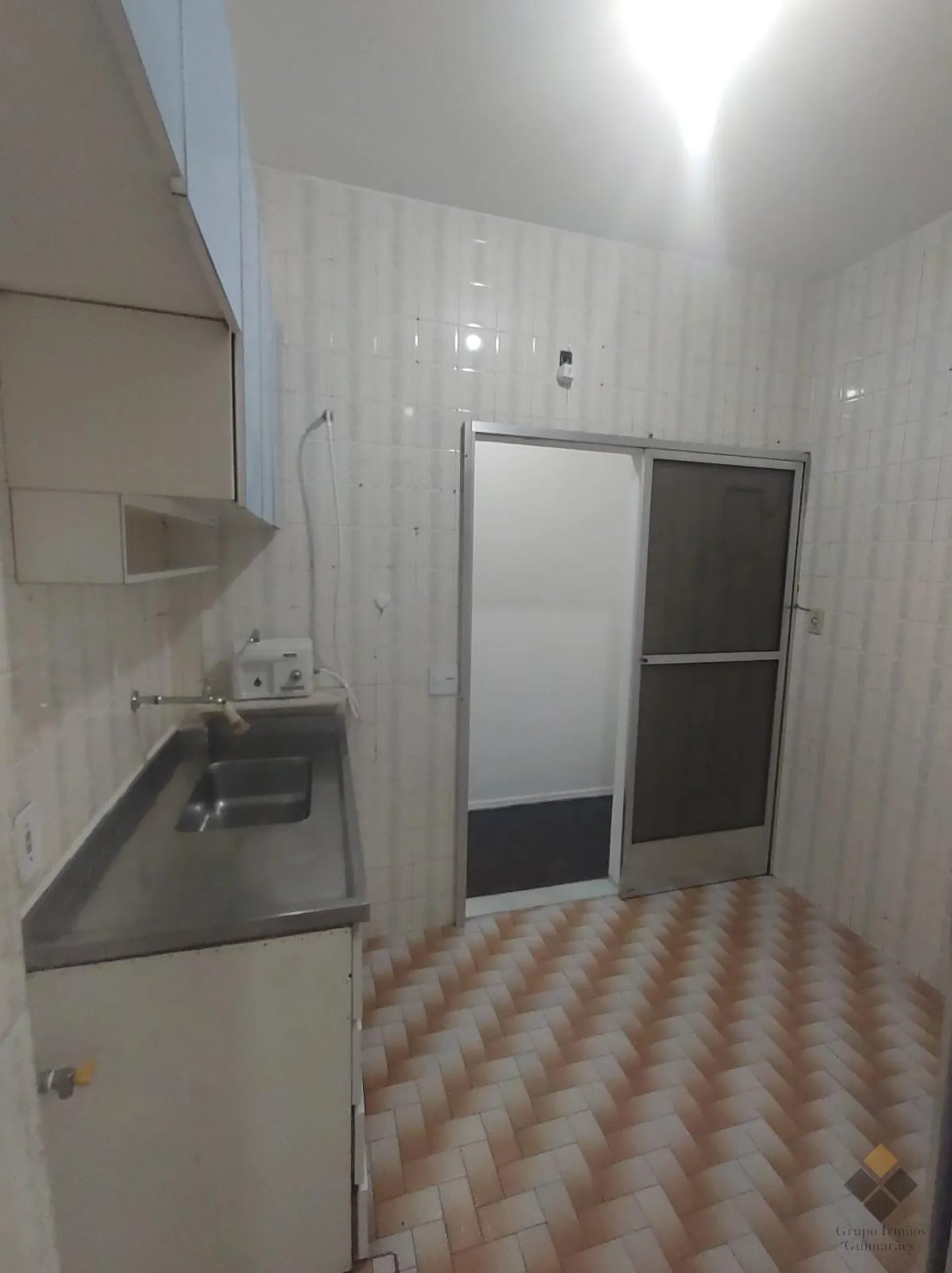 Apartment on the 4th floor with wood or laminate floors — photo 7