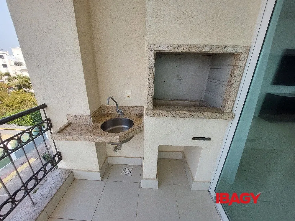 Furnished apartment with 3 en-suite bedrooms — photo 2