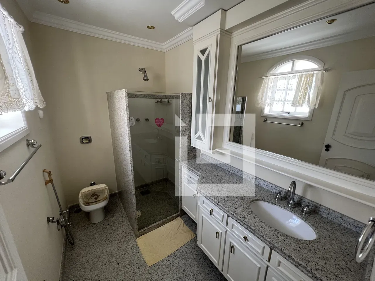 House with 4 suites and 5 parking spaces plus balcony BBQ — photo 15