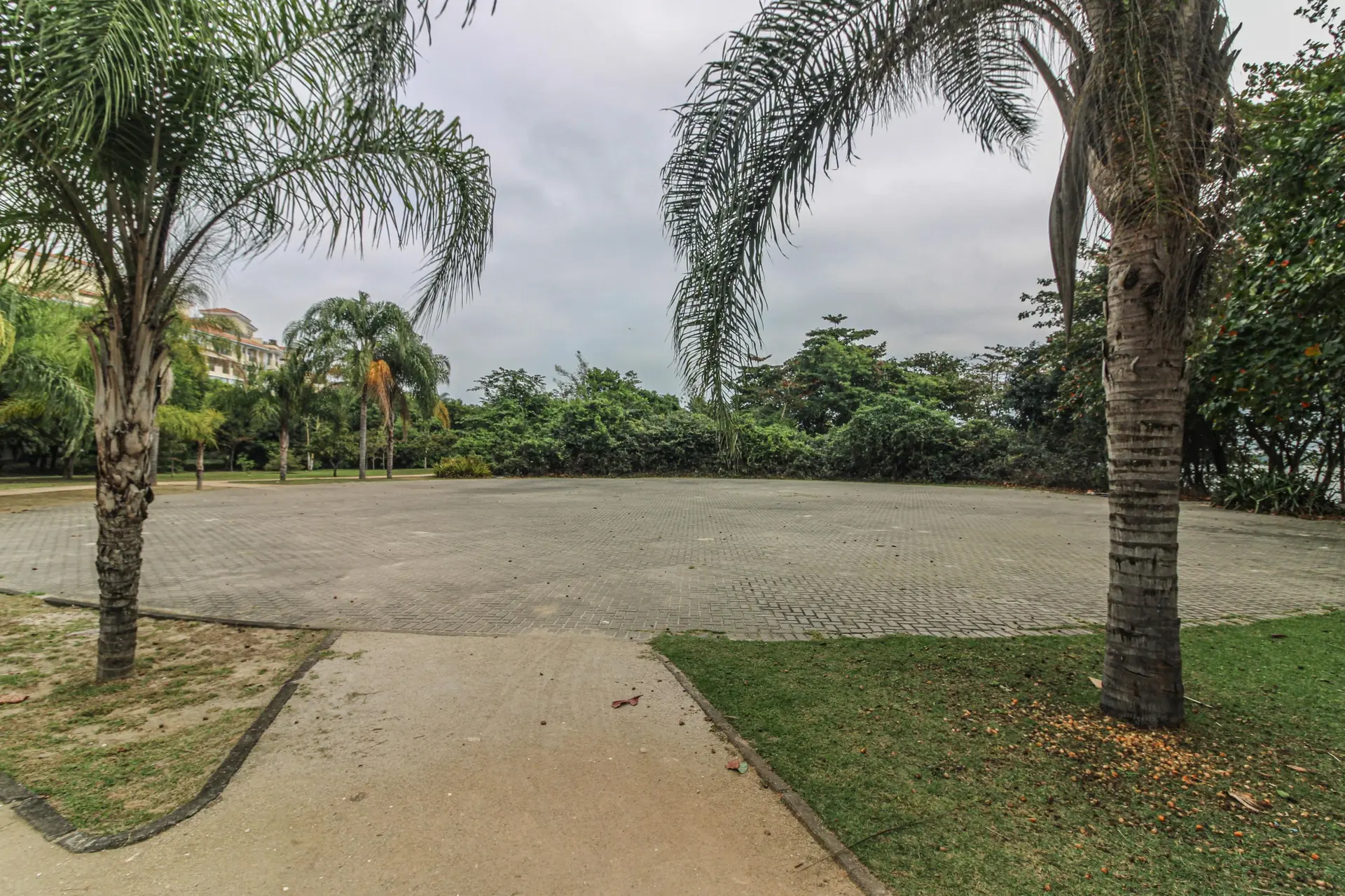 Furnished apartment, 158 m², with a water view — photo 63