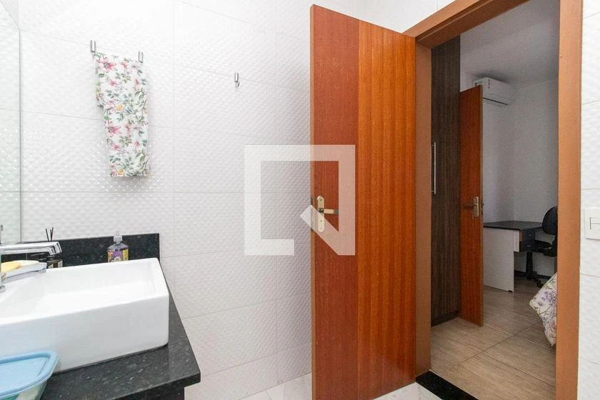 4-bedroom house with a home office in Curitiba — photo 26