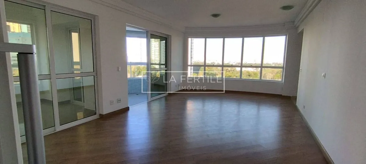 Apartment with 4 bedrooms and 5 bathrooms over 189 m²