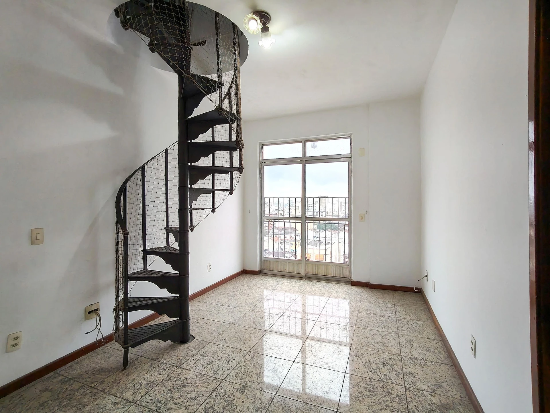 3-bedroom apartment with balcony and private BBQ
