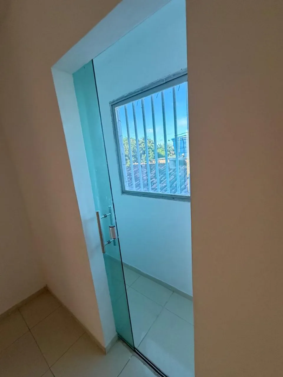 Apartment with 2 bedrooms and 1 bathroom with glass shower — photo 10