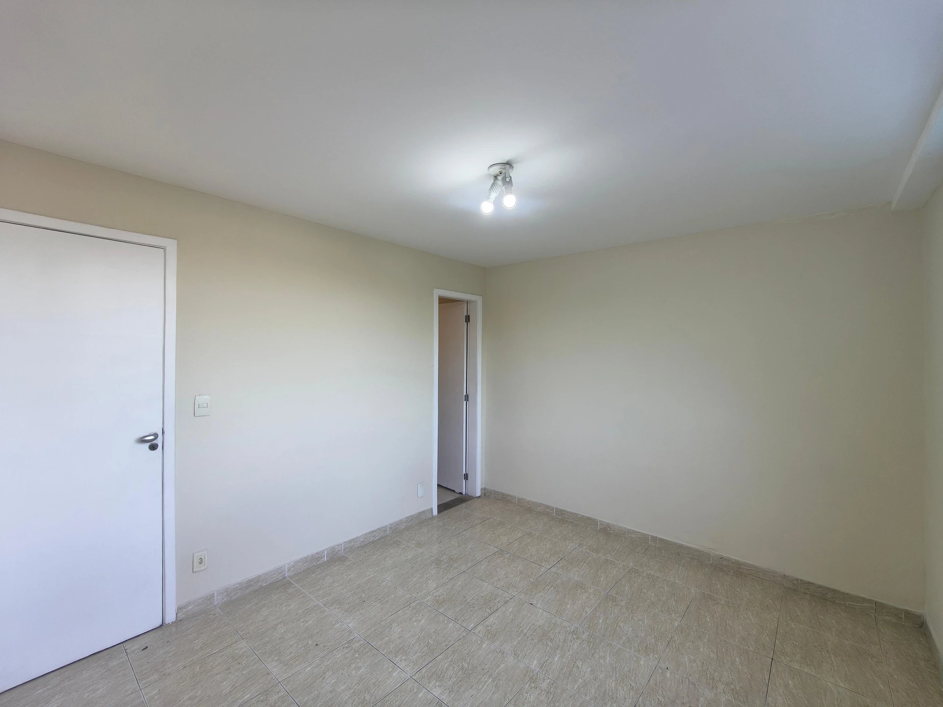 Condo house with 3 bedrooms and a balcony — photo 38