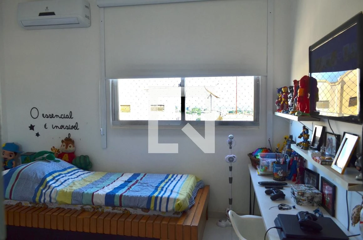 3-bedroom apartment in a building with a pool — photo 39