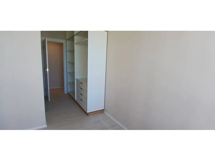 Unfurnished 3-bedroom apartment with 5 bathrooms — photo 12