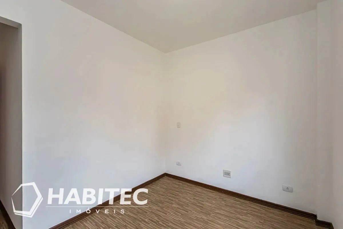 Wood or laminate floors in a 3-bedroom apartment, 102 m² — photo 20