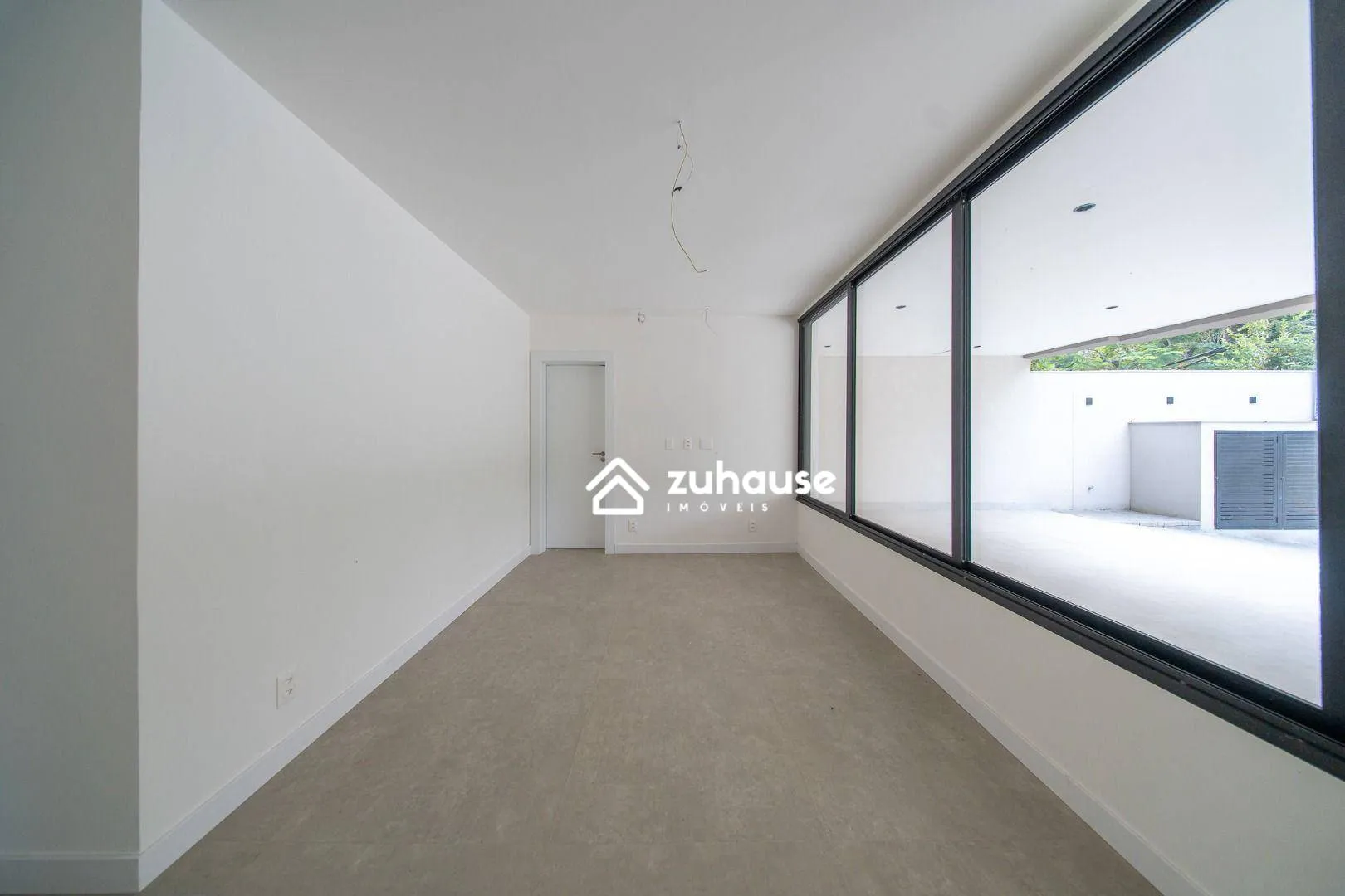 House with 5 bedrooms and an open-plan kitchen — photo 20
