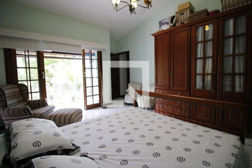 Casa de 700 m² con bañera y vestidor — photo 29