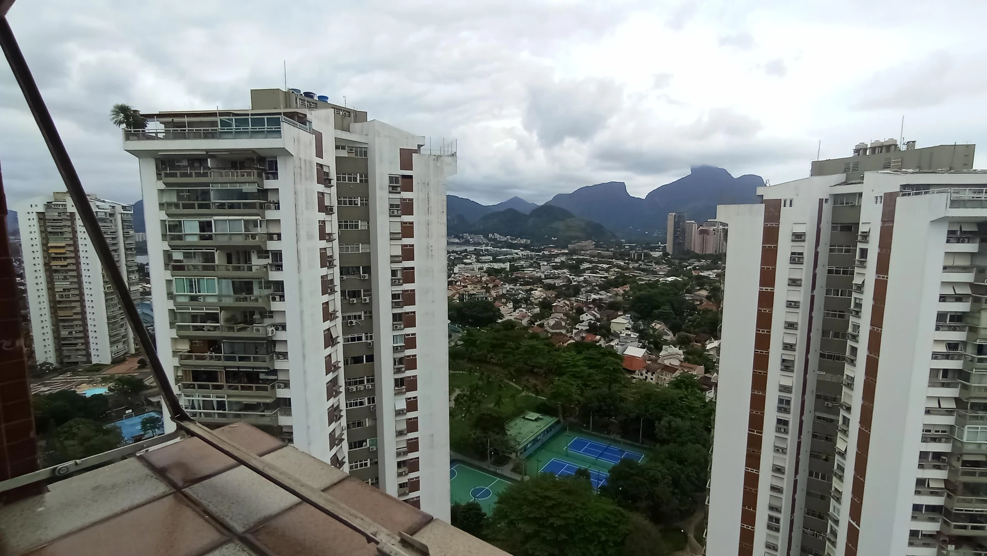 3-bedroom apartment with a jacuzzi in Rio de Janeiro — photo 40