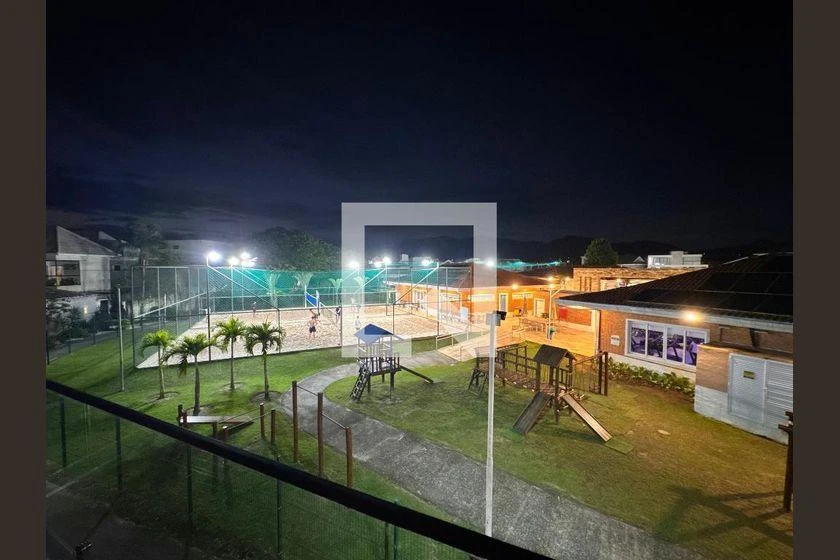 Rental house with 4 suites and 450 m² — photo 35