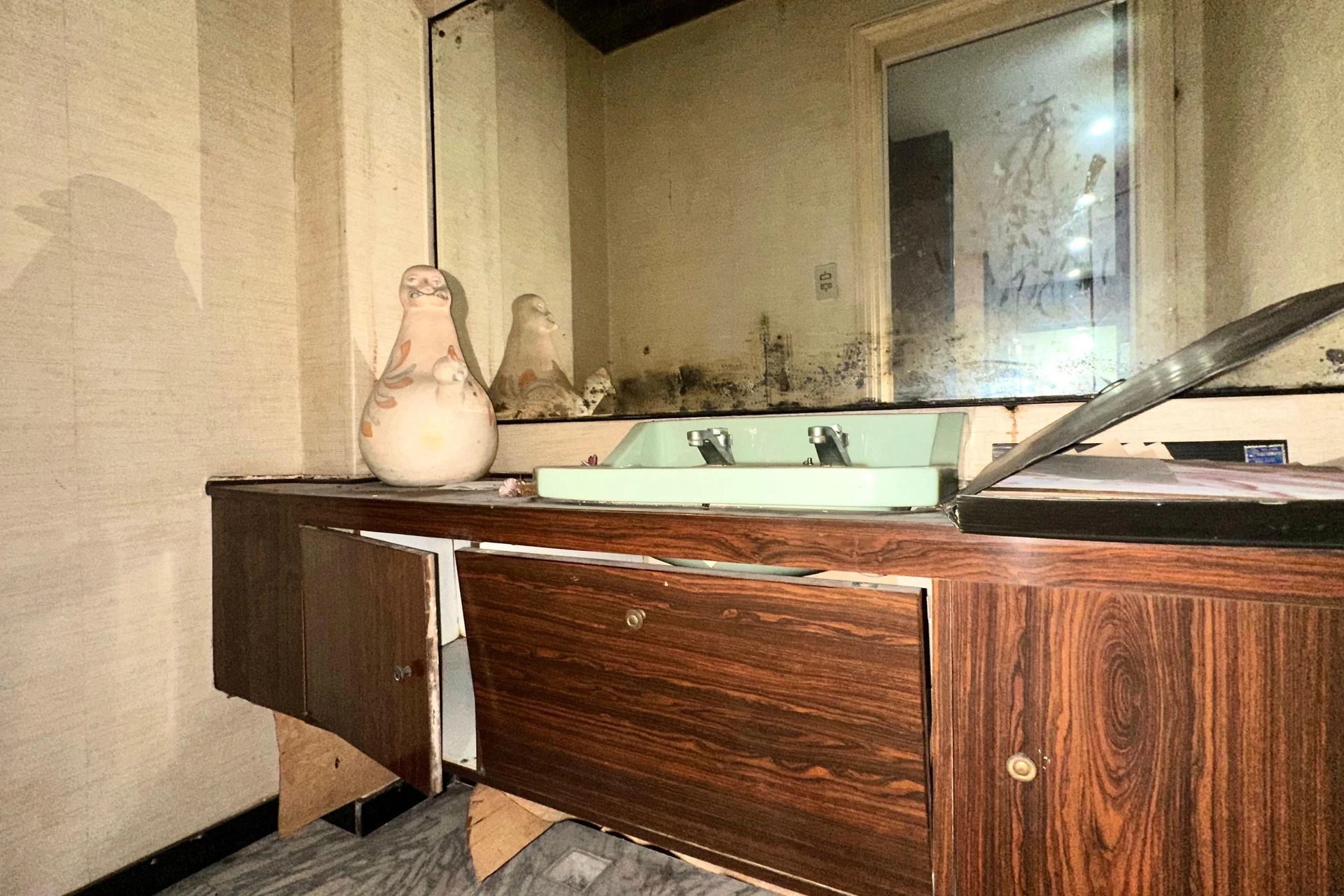 Bathtub in a 4-bedroom apartment, 290 m² — photo 17