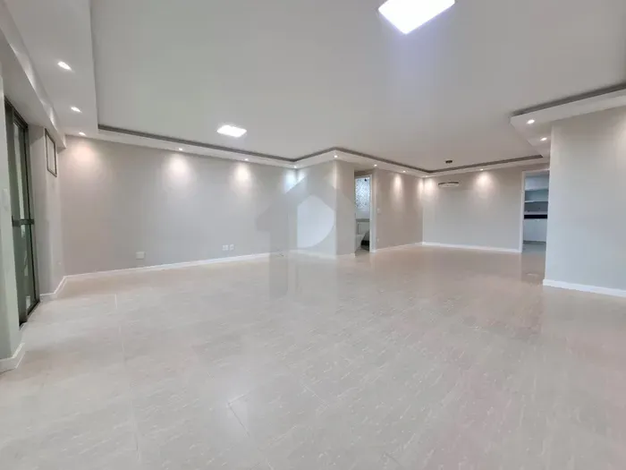 160 m² apartment with a water view and a home office — photo 3