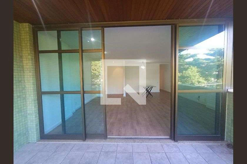 130 m² apartment with 3 bedrooms and a balcony — photo 2