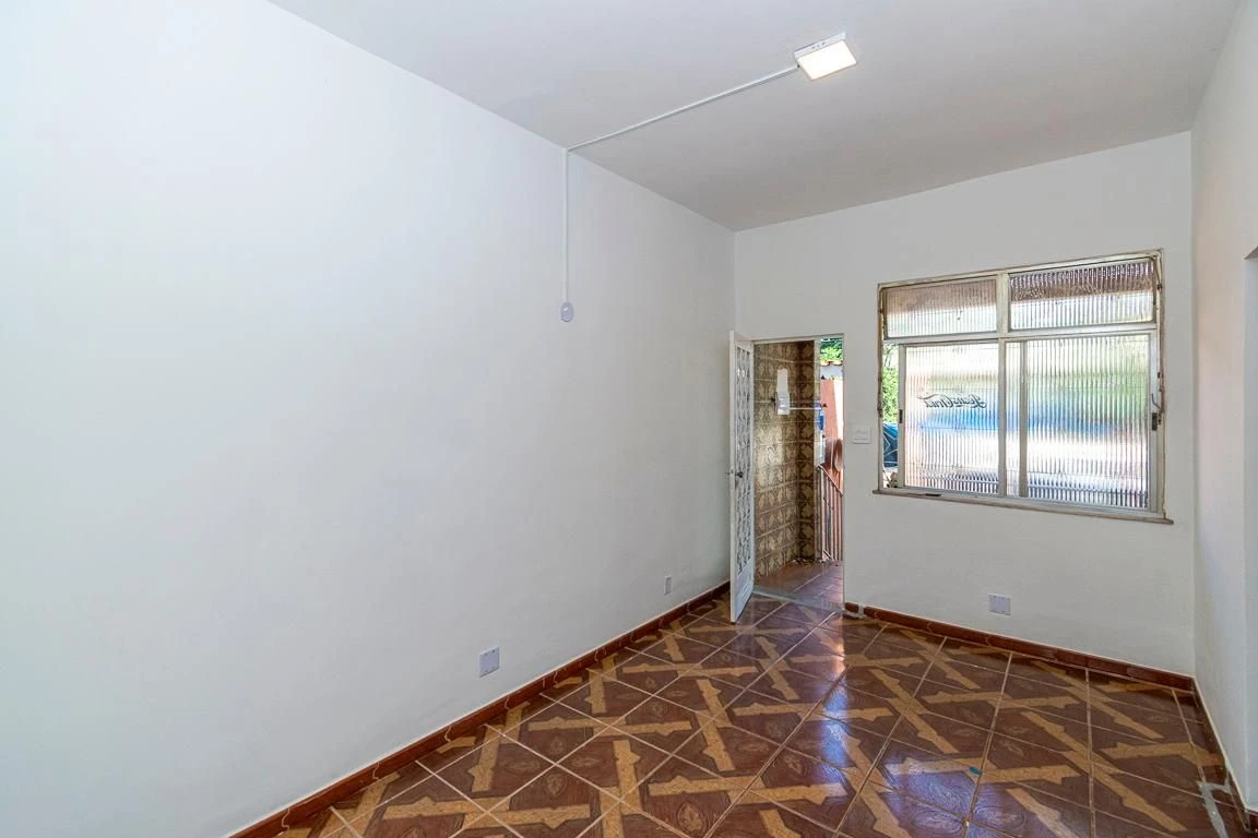 Unfurnished 2-bedroom house with fitted kitchen cabinets — photo 15
