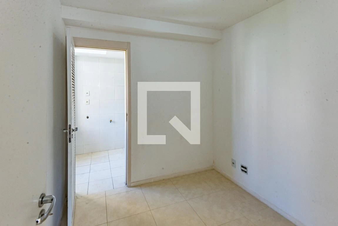 4-bedroom apartment with a mountain view in Rio de Janeiro — photo 42