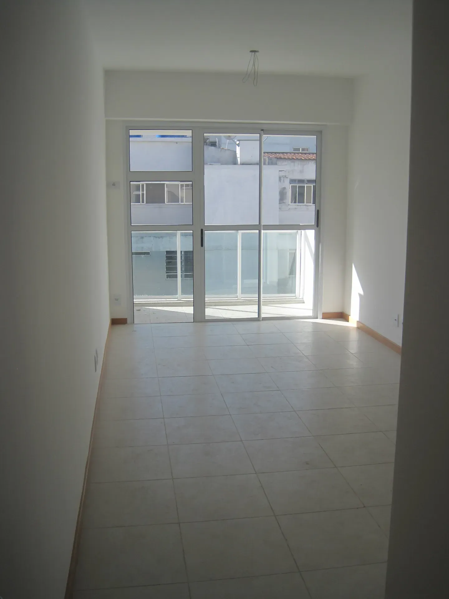 2-bedroom apartment in a building with a gym — photo 8