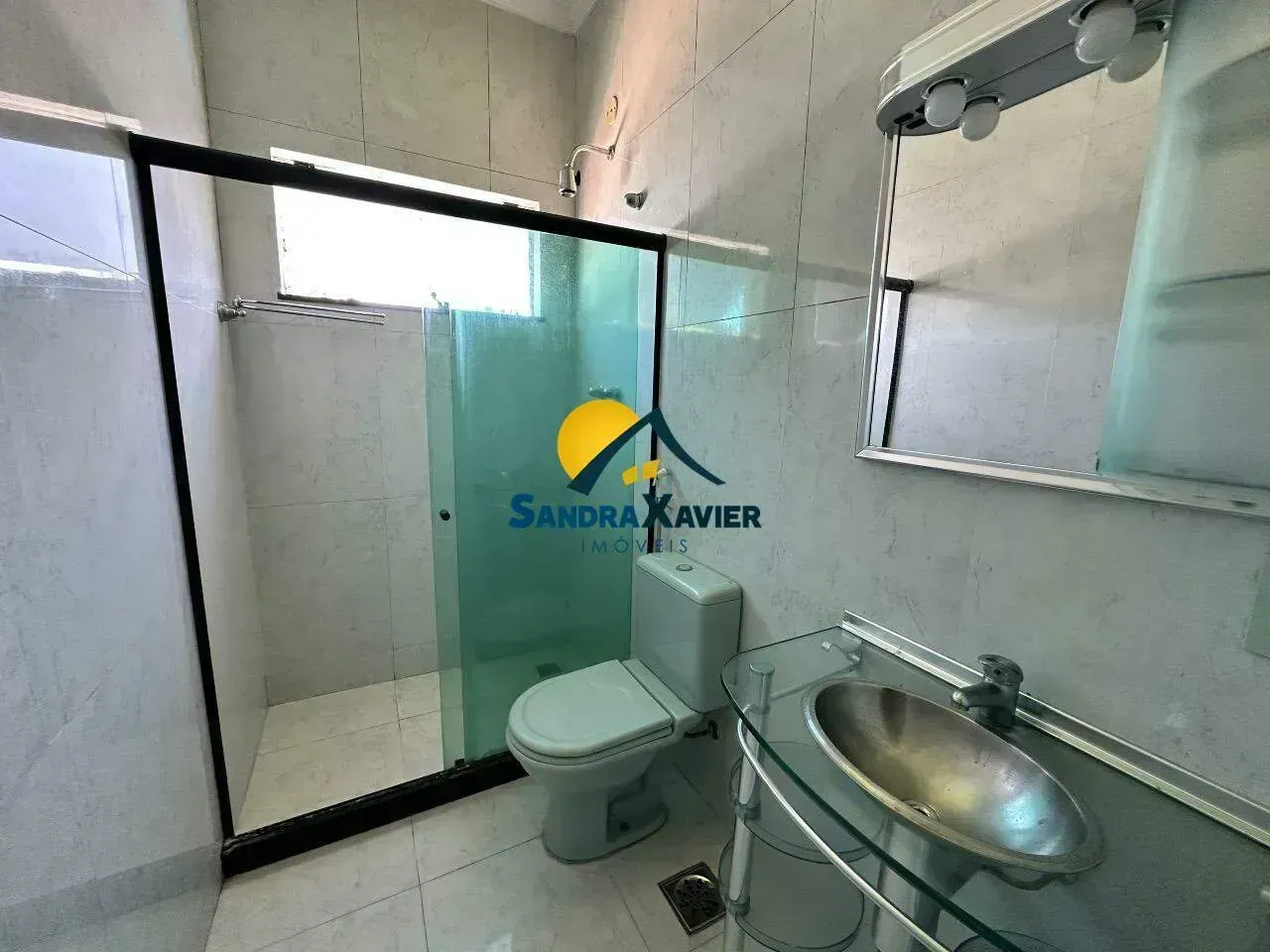 Casa com 4 quartos e 5 banheiros, varanda com churrasqueira — photo 22