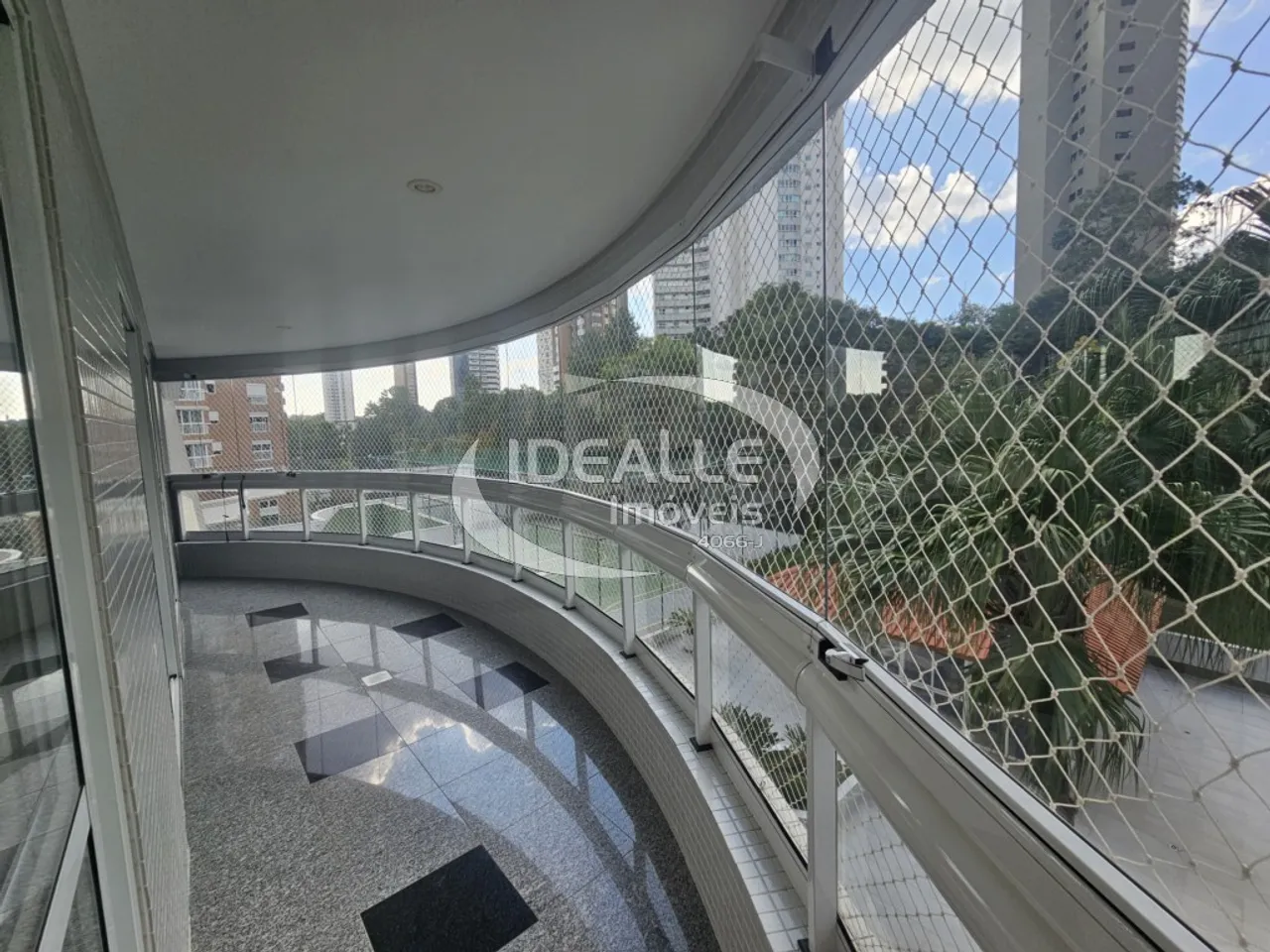 Apartamento de 3 suites con 335 m² y balcón — photo 7