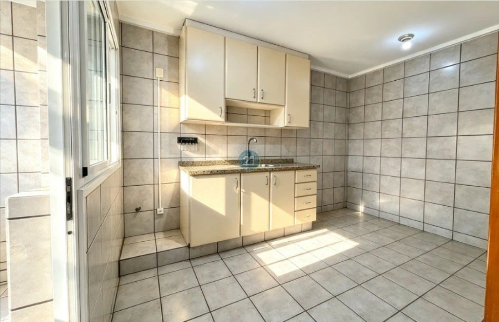 3-bedroom apartment in a building with a pool — photo 2