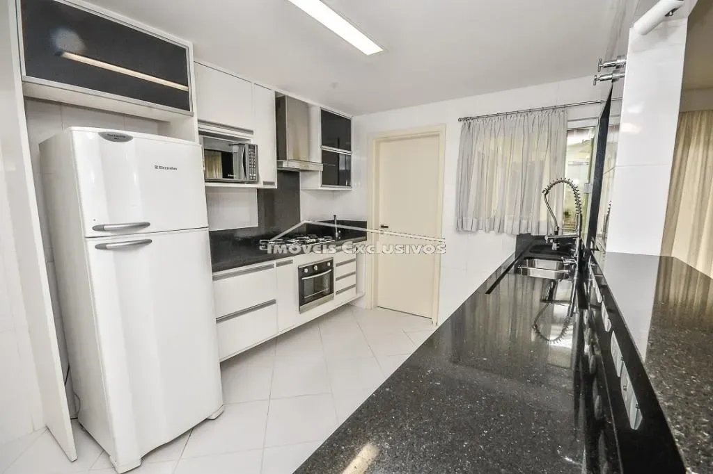 Furnished 253 m² house with 4 bedrooms and an open gas kitchen — photo 18