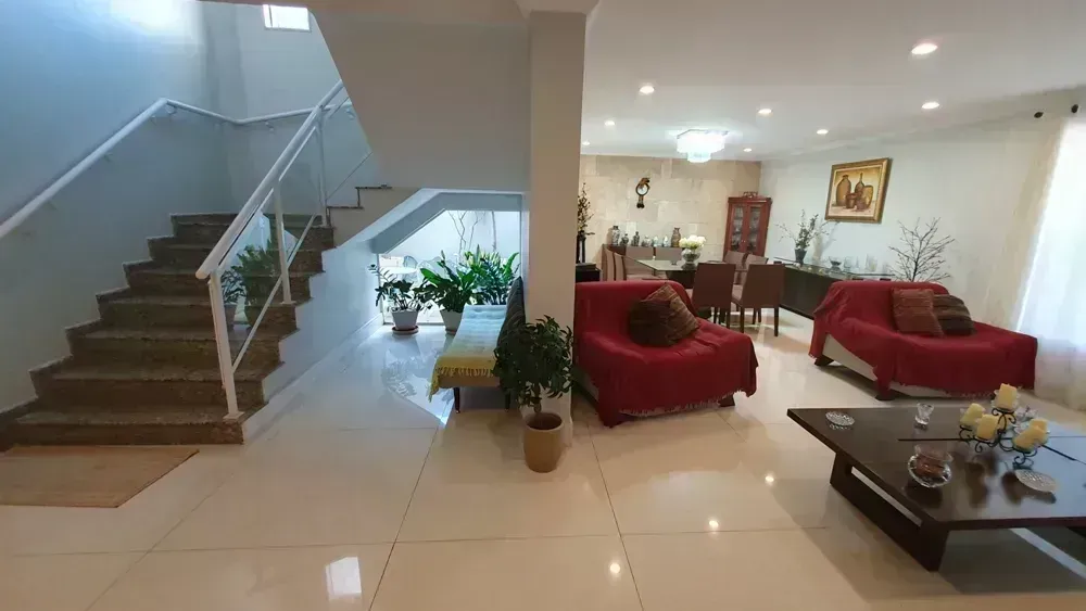 650 m² house with 6 en-suite bedrooms and 4 parking spots — photo 36