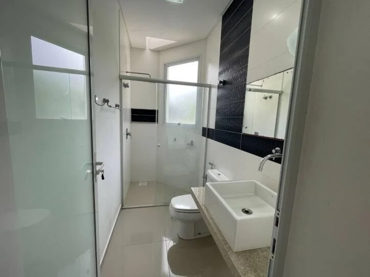 Ventanales de piso a techo y 4 dormitorios: casa de 400 m² — photo 12